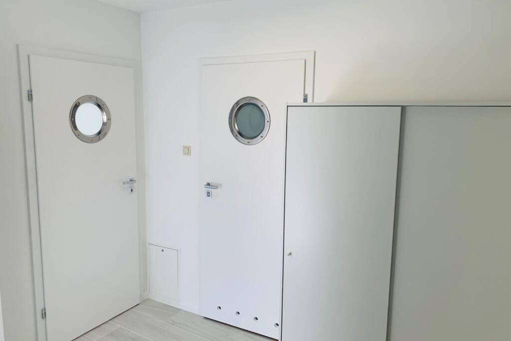 Uroczy Apartament Z Basenem I Kortem Tenisowym Pobierowo Esterno foto