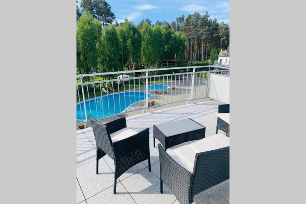 Uroczy Apartament Z Basenem I Kortem Tenisowym Pobierowo Esterno foto